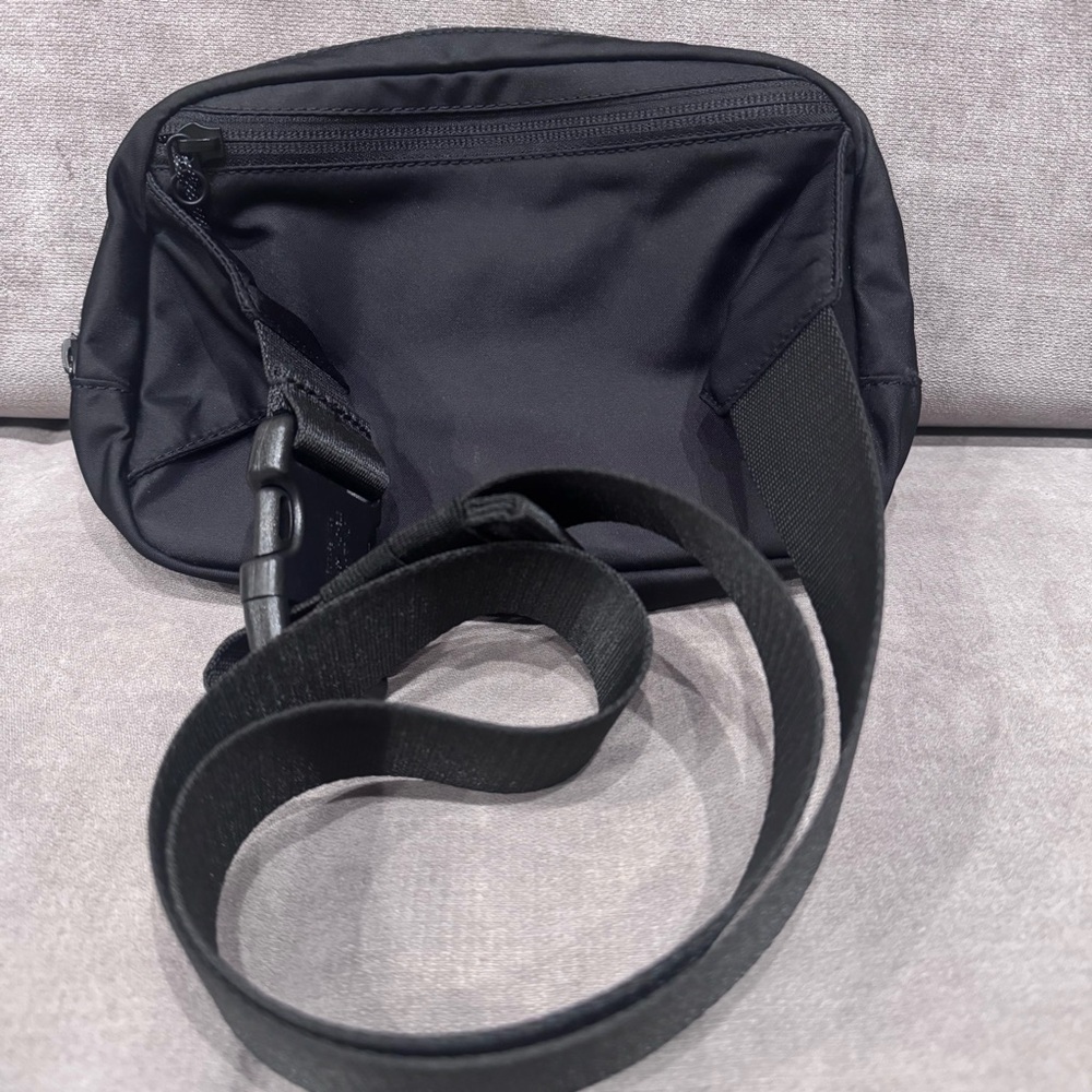lululemon athletica - Everywhere Belt Bag Large 2L - Picture 2 of 7